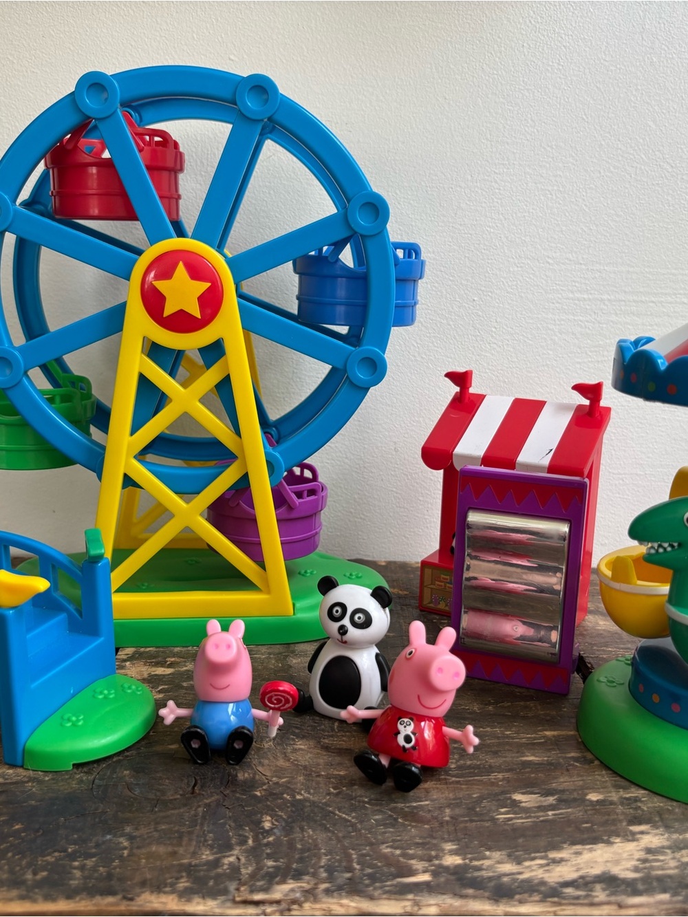 Peppa Pig Fair Playset Ferris Wheel bridge and merry go round Jazwares 2003